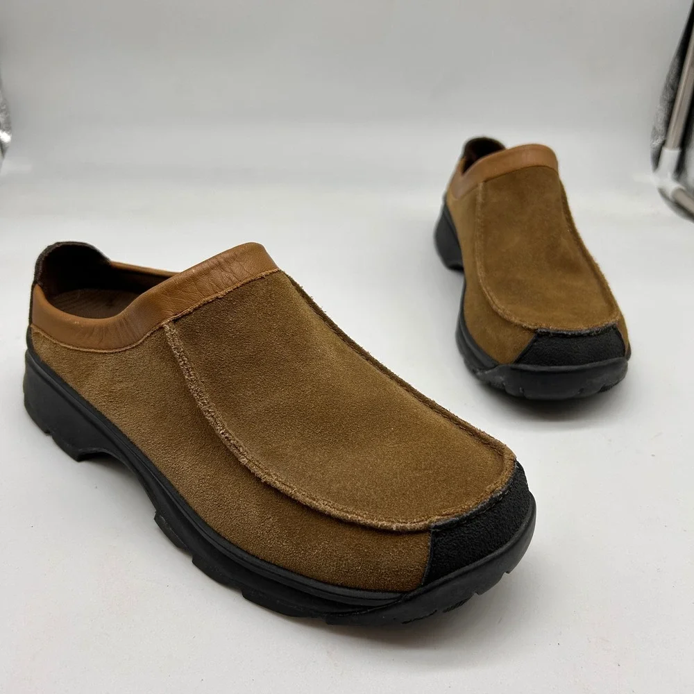 Clarks Mens 8 M Brown Suede Leather Slip On Loafers Casual Walking Shoes